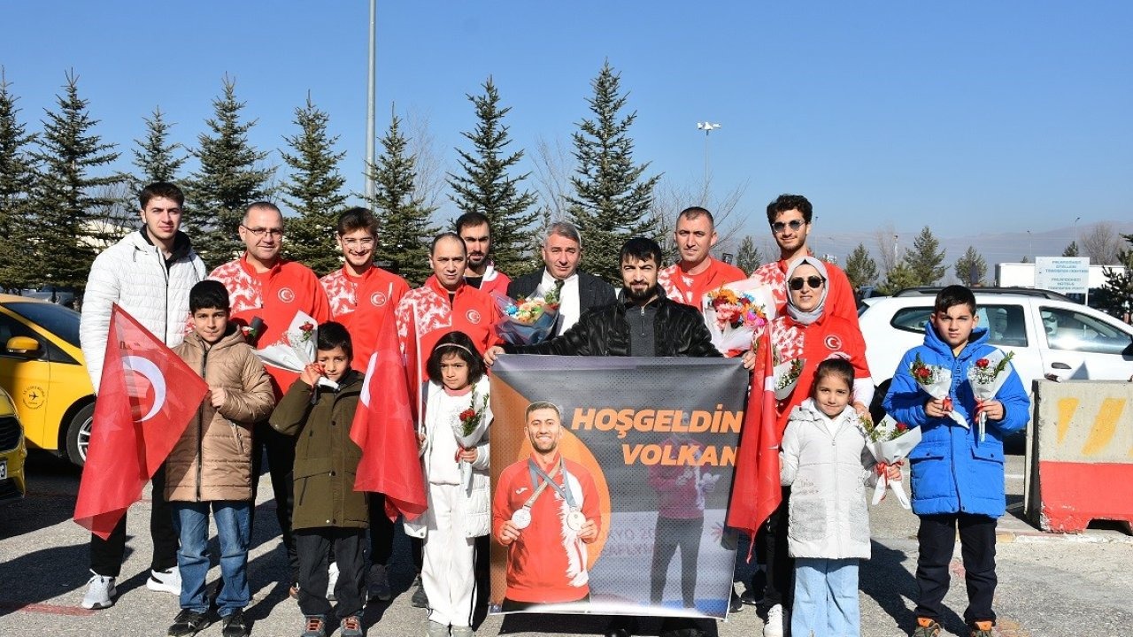 Olimpiyatlardan Çifte Madalya ile Dönen Milli Karateci Volkan Kardeşler Memleketinde Karşılandı