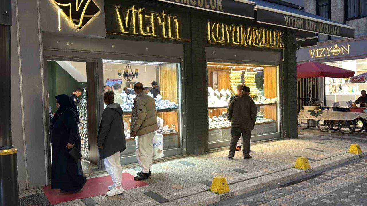 Ordu'da Şok Eden Hırsızlık: Müşteri Kılığındaki Şahıs 2 Milyon TL'lik Altınla Kayboldu!