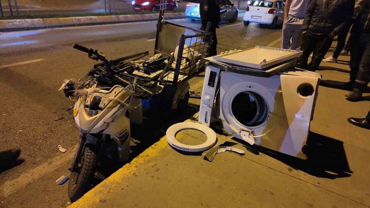 Sancaktepe'de Trafik Kazası: Otomobil ile Motosiklet Çarpıştı, Sürücü Yaralandı!