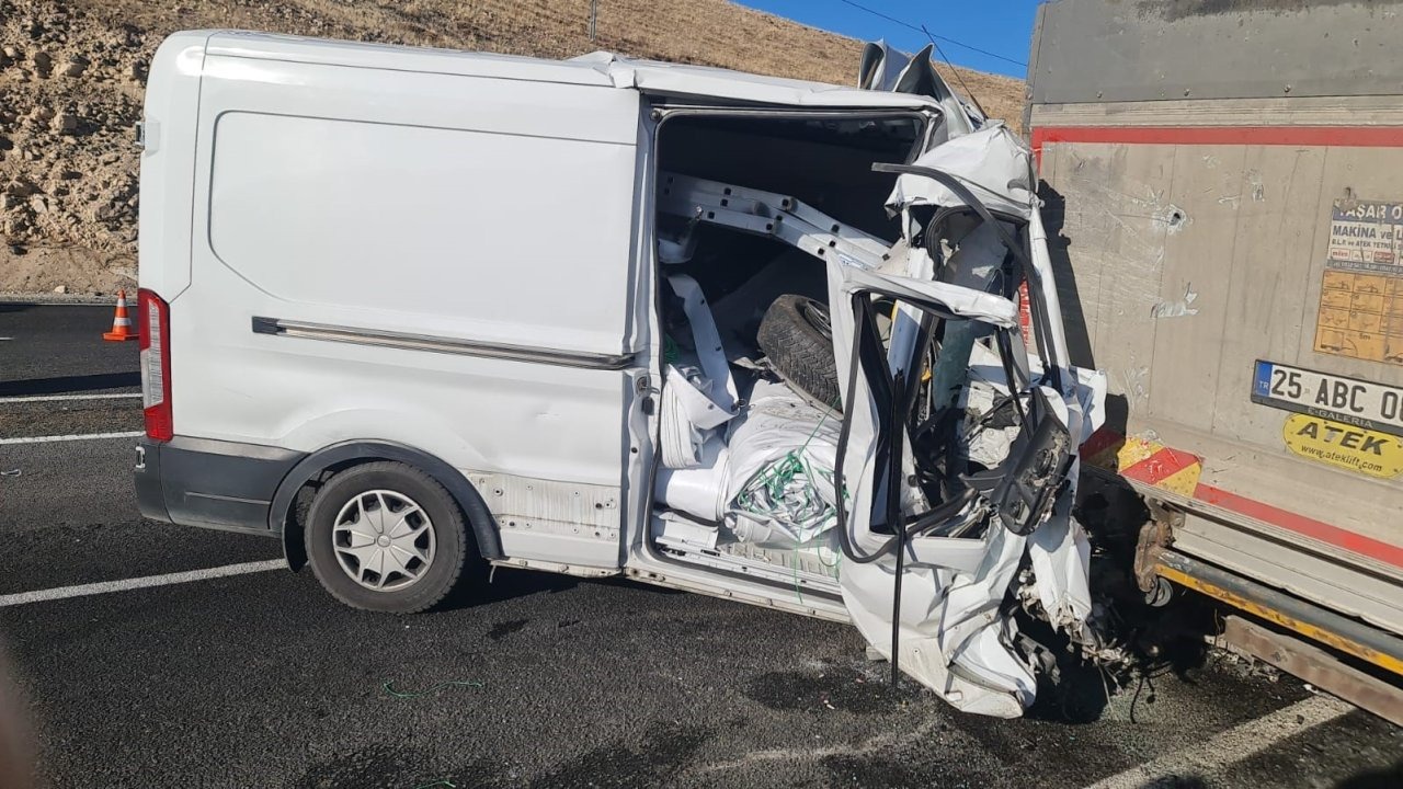 Sarıkamış'ta Trafik Kazası: 2 Yaralı
