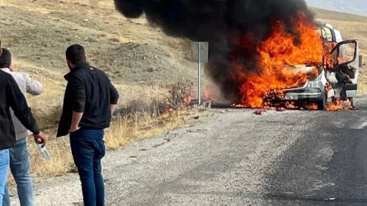 Van-Hakkari Karayolu'nda Yolcu Minibüsü Yandı: Facia Ucuz Atlatıldı!