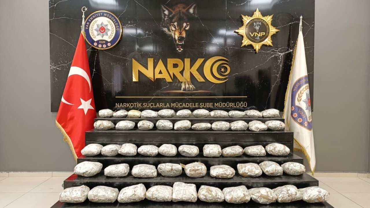 Van İpekyolu'nda Narkotik Operasyonu: 19 Kilo 660 Gram Skunk Ele Geçirildi