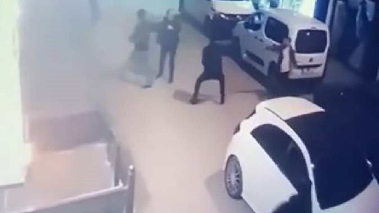 Van'da Feci Silahlı Kavga Güvenlik Kamerasında: Otel Sahibi Baba ve Oğul Hayatını Kaybetti