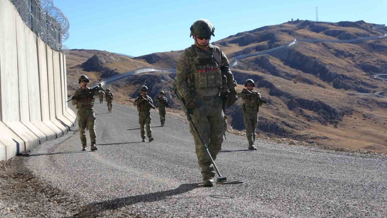 Van'da Türkiye-İran Sınır Duvarı Çalışmaları Tamamlanma Aşamasında