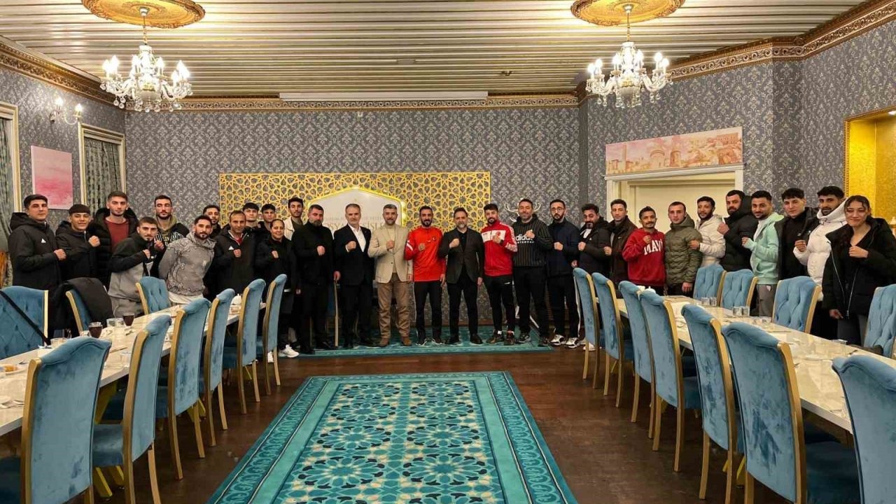 Yakutiye Belediye Başkanı Uçar, Milli Kick Boks Takımı ile Bir Araya Geldi
