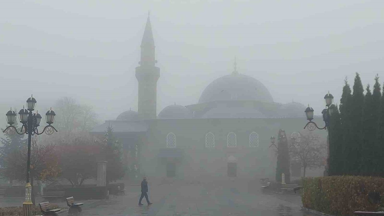 Yoğun Sis Erzurum'da Hayatı Olumsuz Etkiledi: Sürücüler Zor Anlar Yaşadı