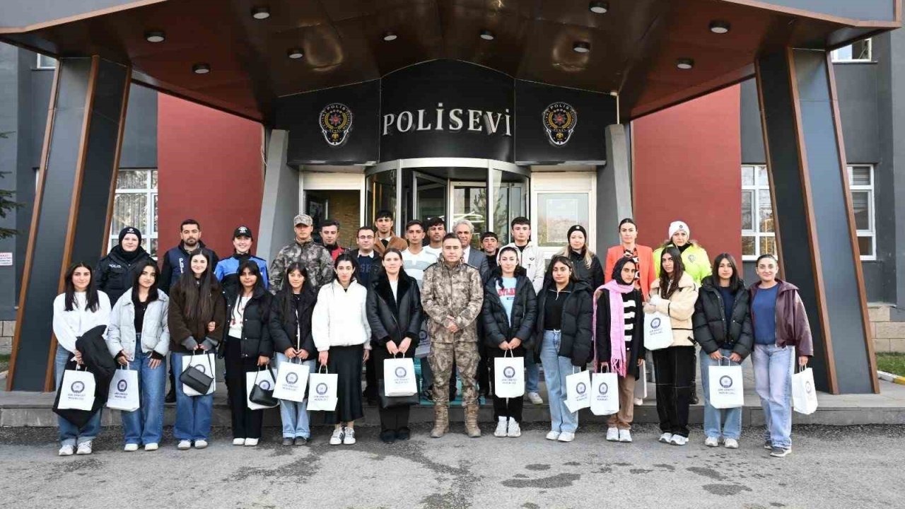 Ağrı İl Emniyet Müdürü Önder’den Öğrencilere Kariyer ve Güvenlik Mesajı