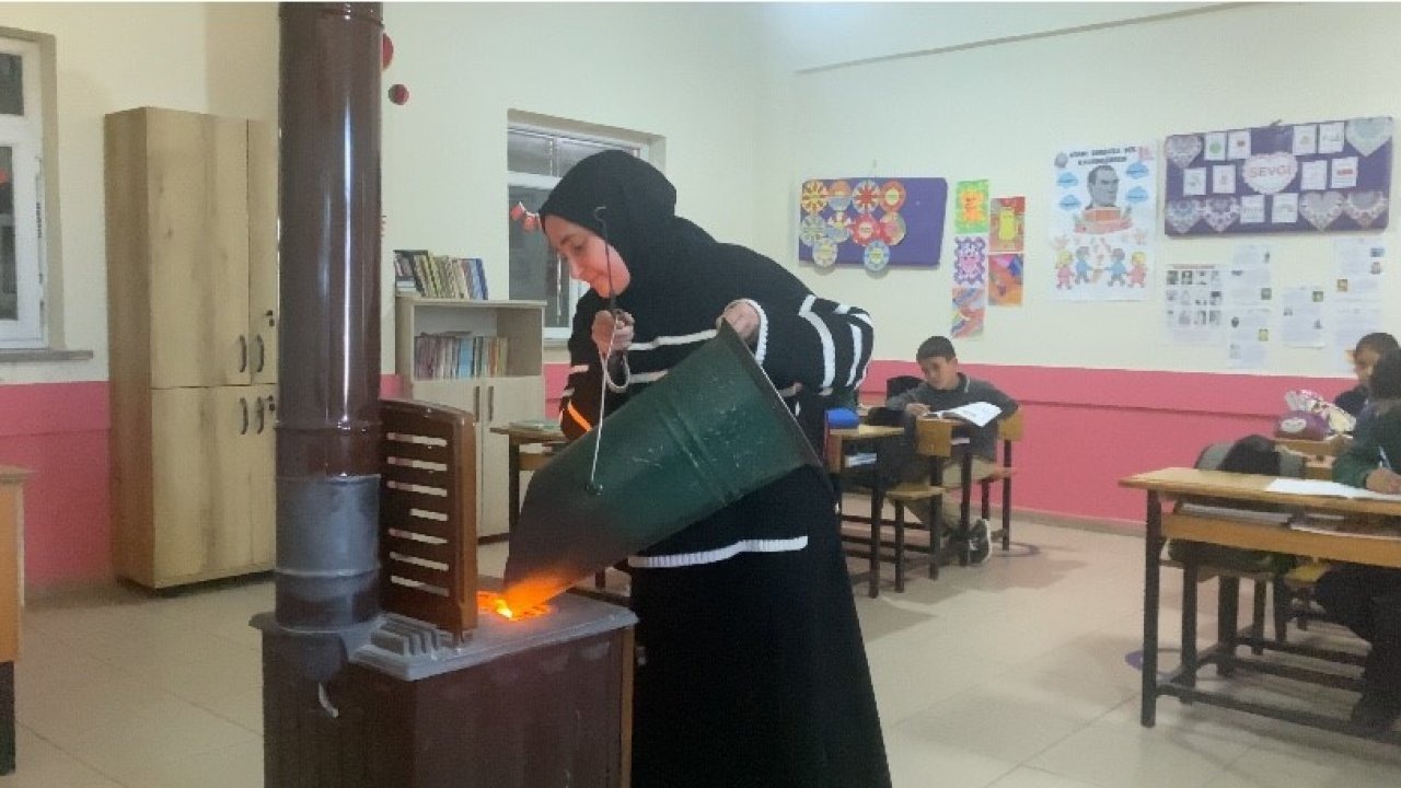 Ağrı'da Fedakârlık Örneği: İki Kadın Öğretmen, Köy Okulunun Tüm Yükünü Omuzluyor