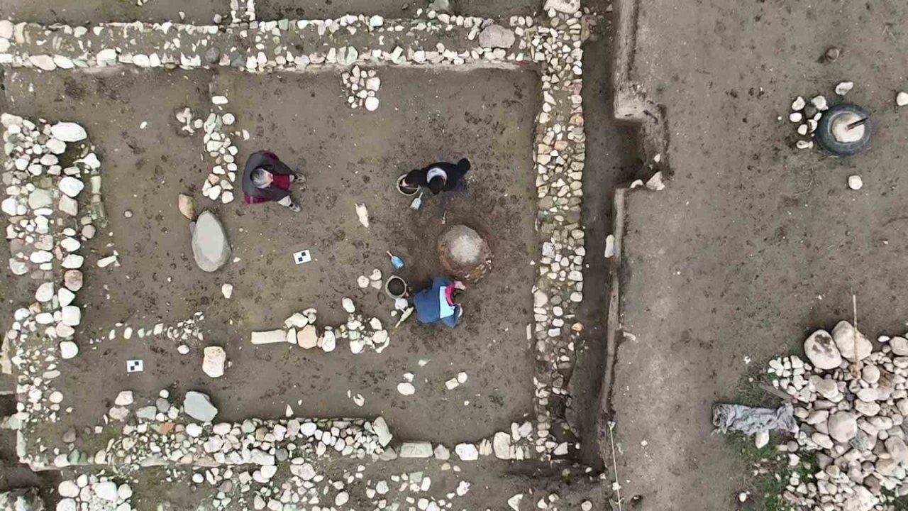 Amasya’da 2 bin 600 yıllık tandır keşfedildi