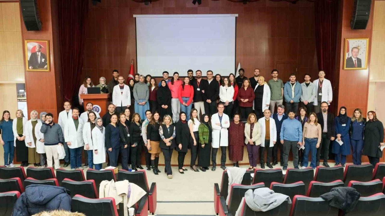 Atatürk Üniversitesi Hastanesinde Dünya AIDS Günü Farkındalık Toplantısı Yoğun İlgi Gördü