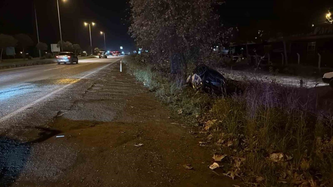 Çaycuma’da Otomobil Şarampole Uçtu: İki Yaralı