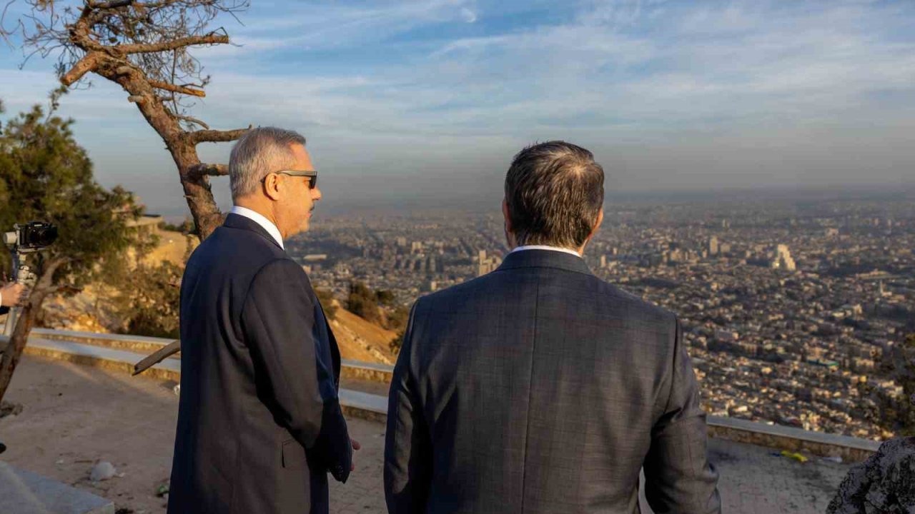 Dışişleri Bakanı Hakan Fidan Kasyun Dağı’ndan Şam’ı Seyretti