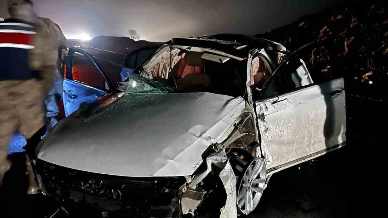 Diyarbakır'da takla atan otomobil hurdaya döndü: 1 ölü, 1 yaralı