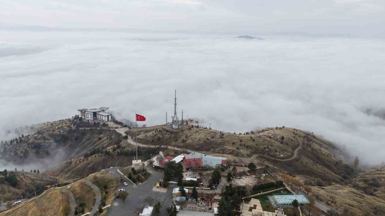 Elazığ Sis Denizinde Kayboldu: Harput'ta Kartpostallık Görüntüler