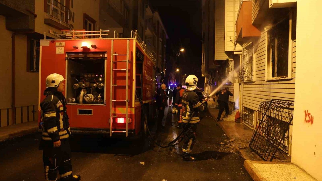 Elazığ’da ev yangını: 2 kişi dumandan etkilendi