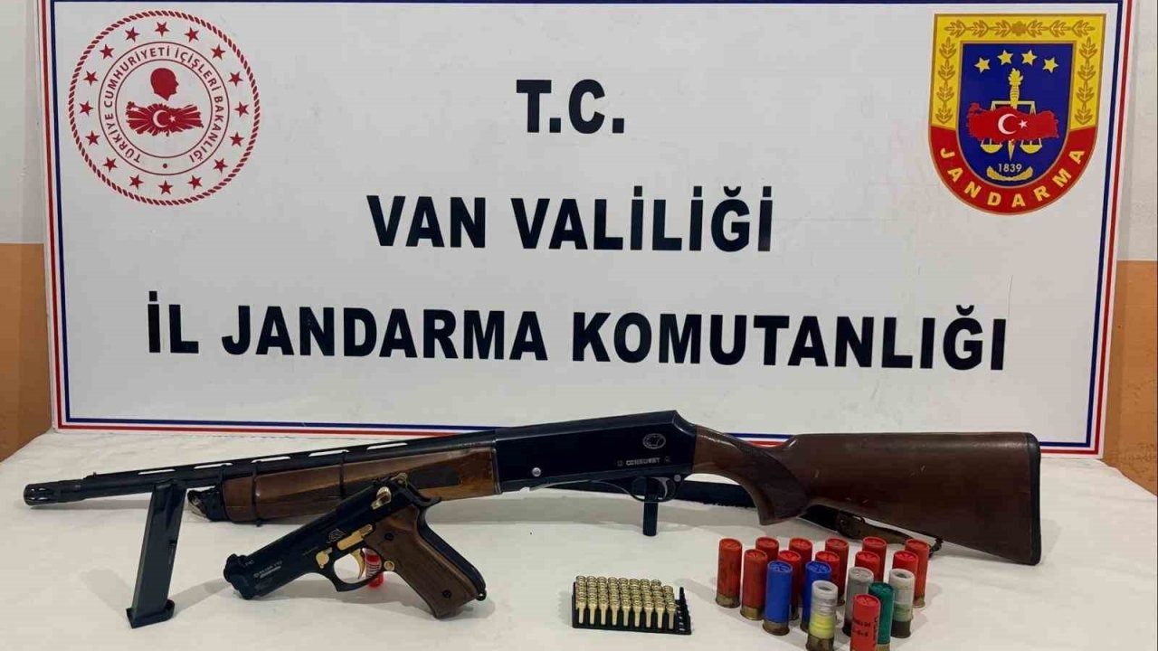 Erciş'te Jandarma Operasyonu: Ruhsatsız Silah ve Mühimmat Ele Geçirildi