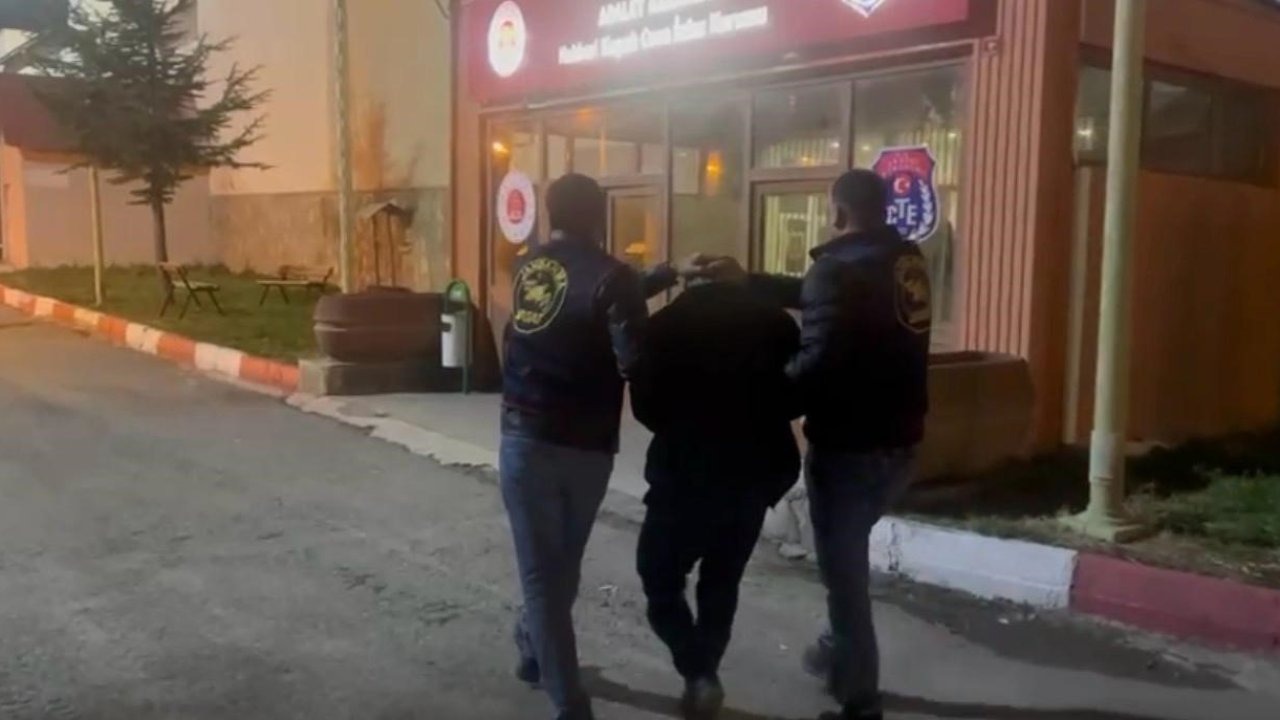 Hakkari’de 10 ayrı dosyadan toplamda 37 yıl kesinleşmiş hapis cezası bulunan şahıs yakalandı