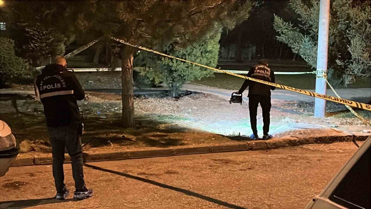 Husumetli iki grup arasında çıkan kavga kanlı bitti: 2 yaralı