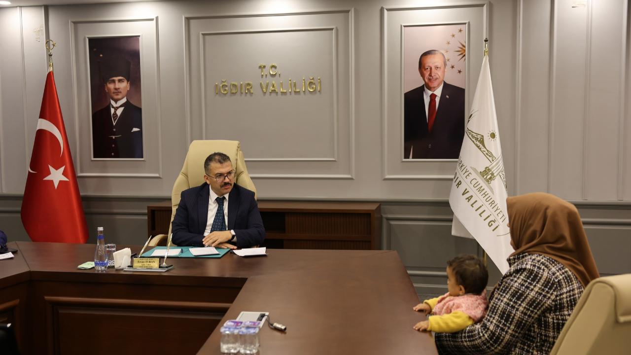 Iğdır Valisi Ercan Turan 'Halk Günü'nde Vatandaşları Dinledi