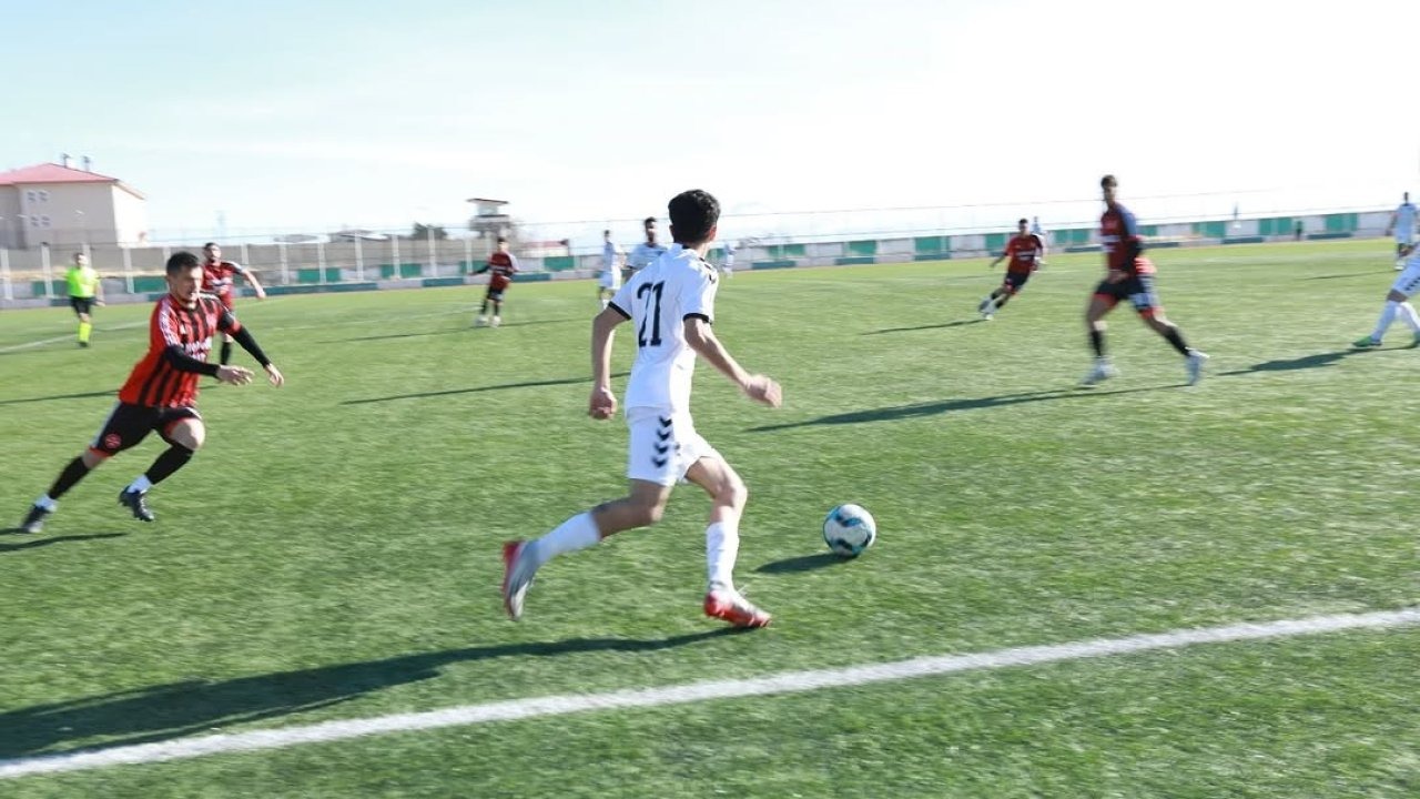İpekyolu Belediyesi Gençlikspor Namağlup Liderliğini Sürdürüyor
