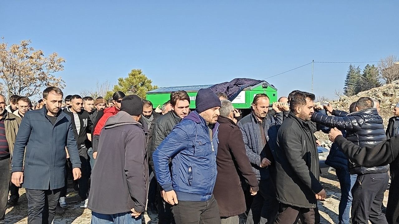 Koyun otlatma meselesinden öldürülen adam toprağa verildi