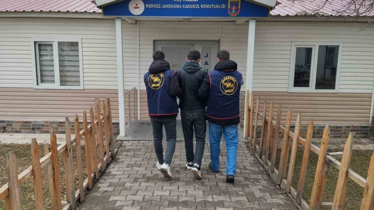 Muş JASAT'tan Dolandırıcılık Hükümlüsüne Operasyon: 3 Yıl 4 Ay Hapis Cezası Bulunan Şahıs Yakalandı