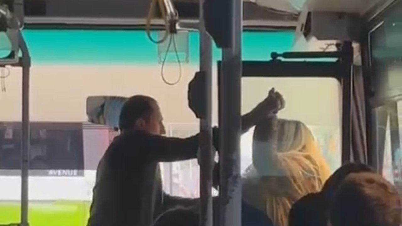 Otobüste kavga: Şoför ve kadın yolcu birbirlerine saldırdı