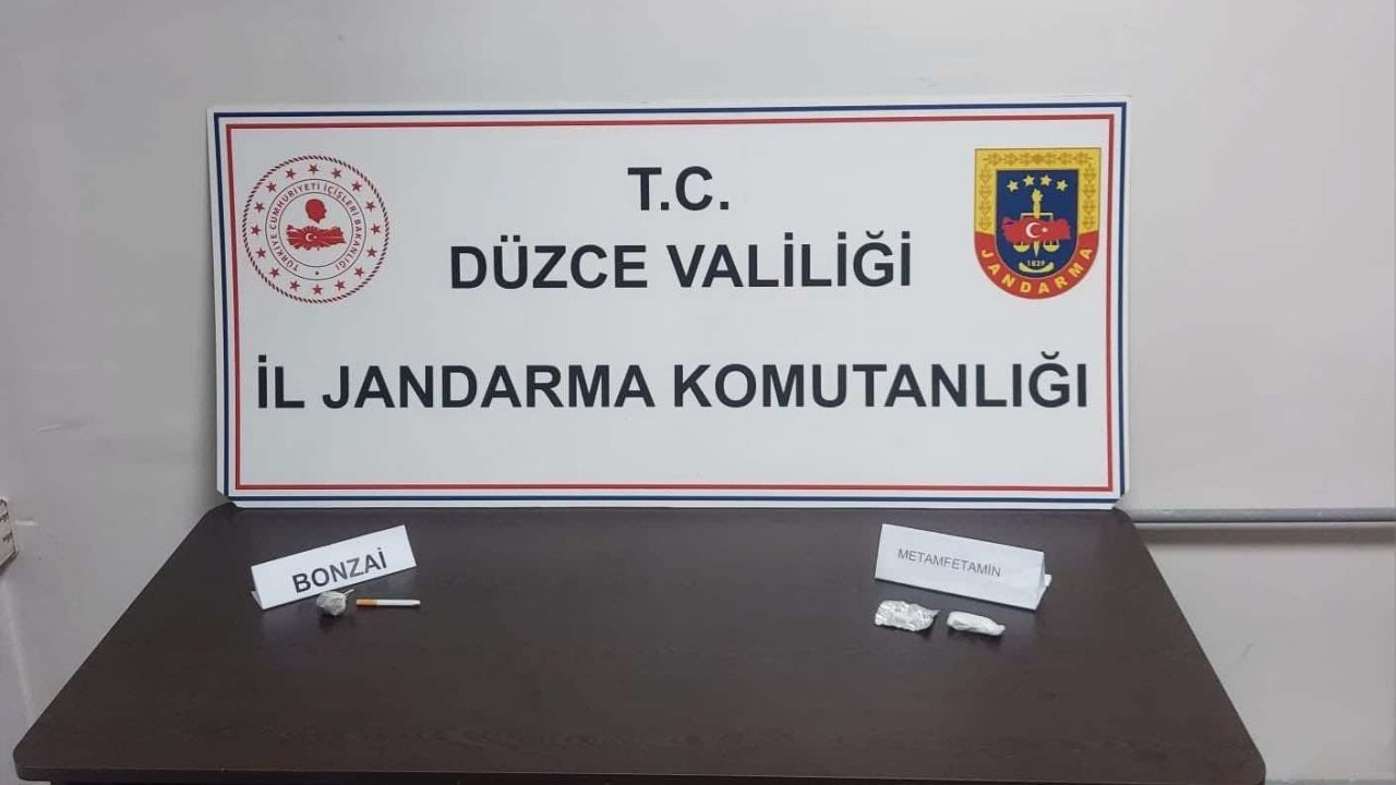 Otomobilin havalandırma menfezinden uyuşturucu çıktı
