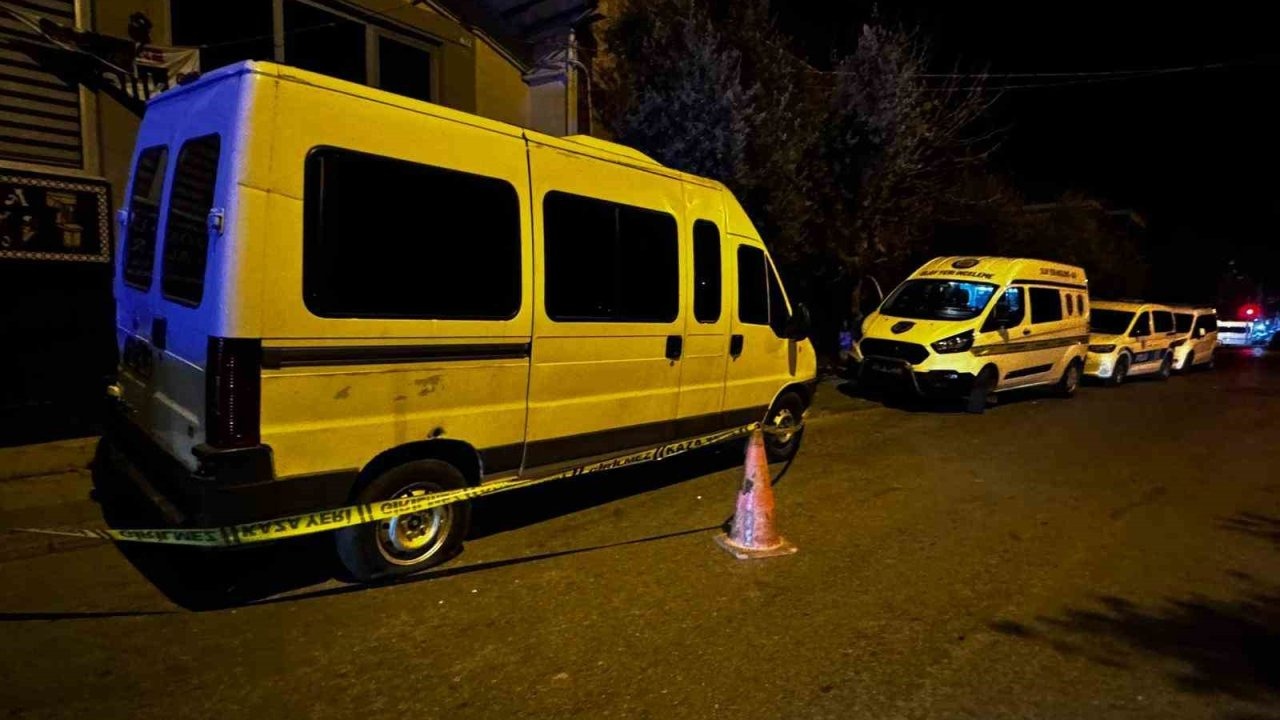 Park halindeki minibüsü kurşunlayıp kaçtılar