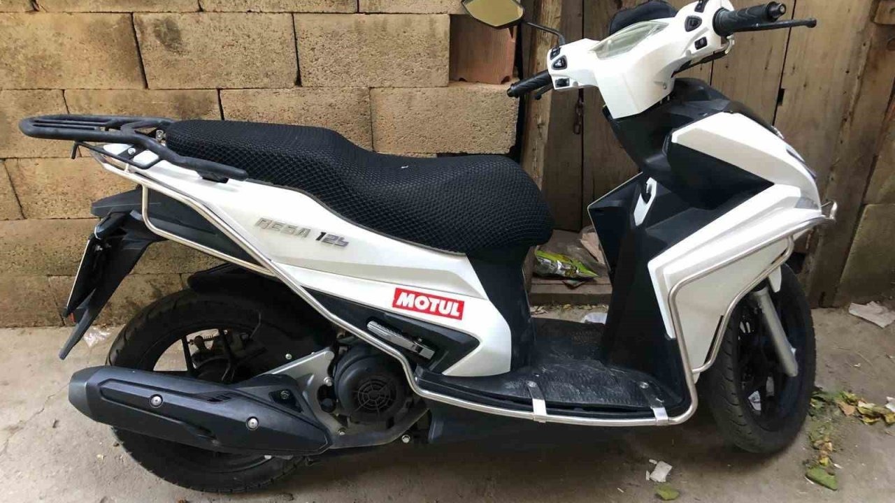 Park halindeki motosiklet çalındı