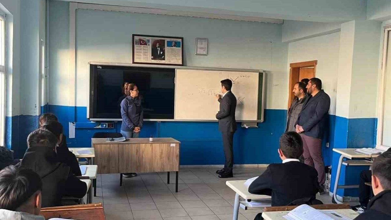 Sarıkamış Kaymakamı Aslantatar'dan Okul Ziyaretleri: Eğitim Kalitesini Artırma Vurgusu