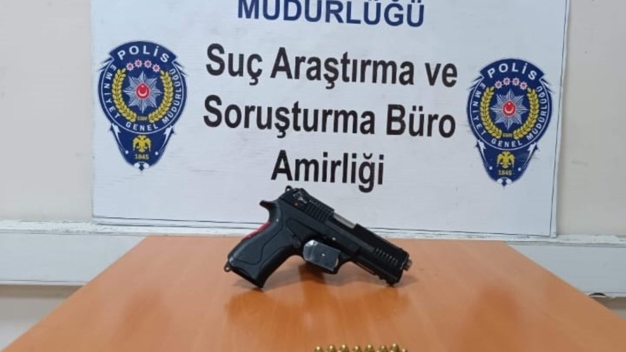 Sarıkamış’ta Silah Operasyonu: Bir Kişinin Üzerinde Ruhsatsız Tabanca ve 15 Fişek Ele Geçirildi