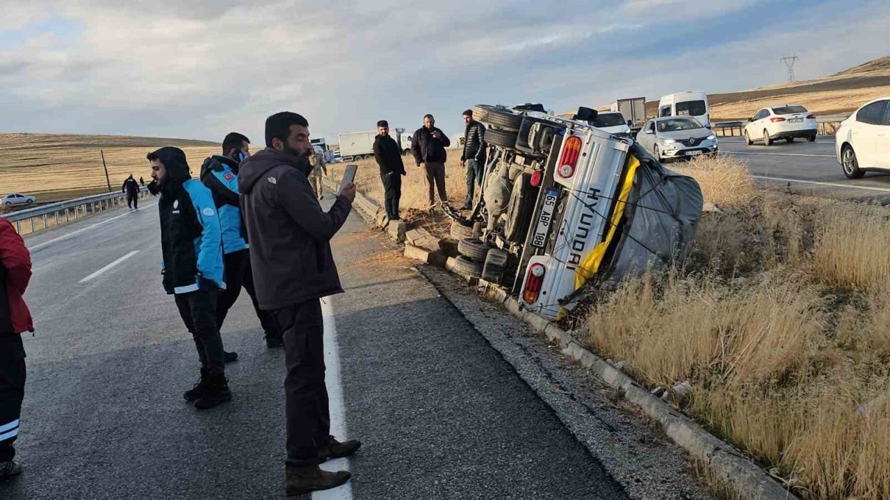 Van'da Zincirleme Kaza: Sis ve Buzlanma Nedeniyle 6 Araç Çarpıştı