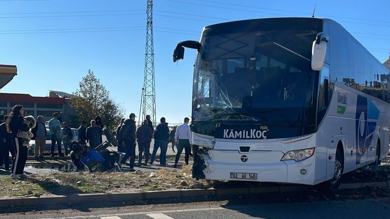 Yolcu otobüsü ile traktör çarpıştı: 1 yaralı