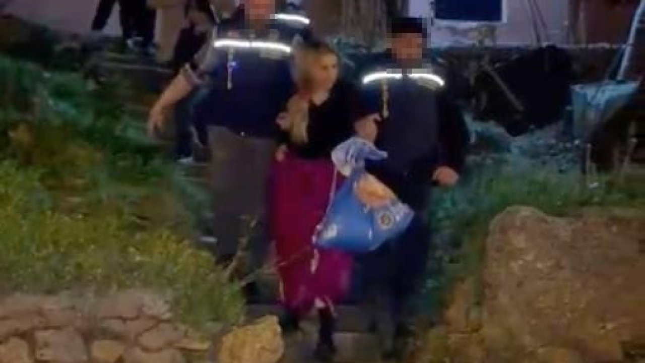 233 suç kaydı bulunan ve 216 yıl hapis cezasıyla aranan kadın yakalandı