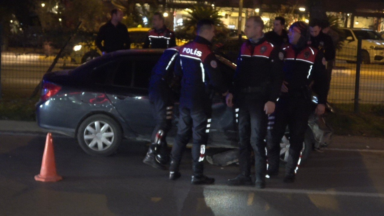 Antalya’da polisten kaçan sürücü kaza yaptı