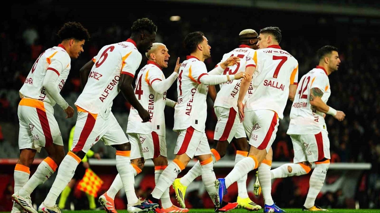 Aslan Seriyi 7 Maça Çıkardı: Galatasaray Zirvedeki Yerini Sağlamlaştırdı