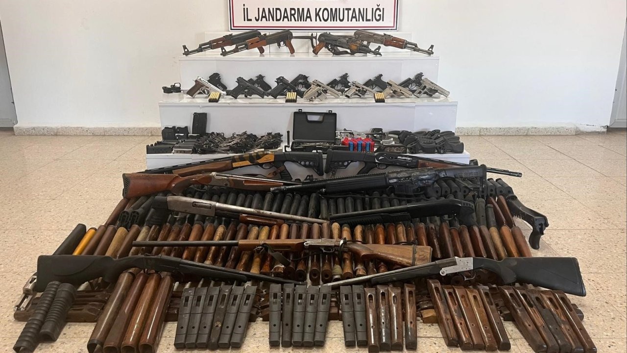 Başkale’de Jandarmadan Silah ve Mühimmat Operasyonu
