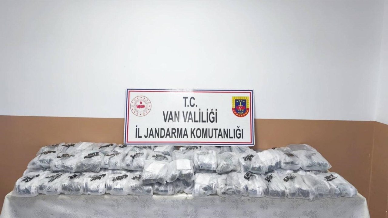 Başkale’de Kaçakçılık Operasyonu 1 Milyon TL’lik Malzeme Ele Geçirildi