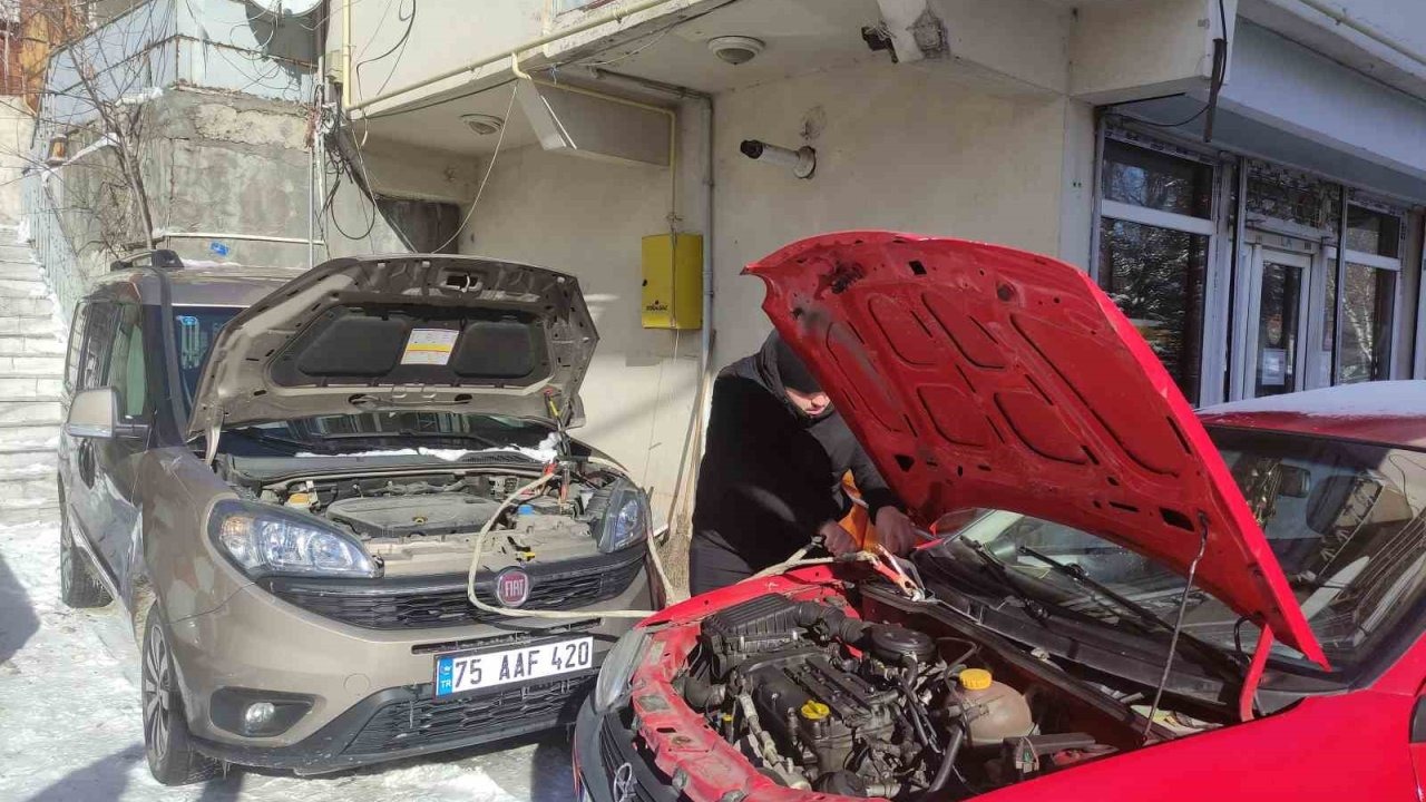 Dondurucu Soğuklar Hayatı Durdurdu: Araçlar Çalışmadı Sanayide Kuyruk Oluştu