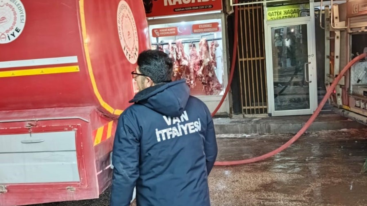 Erciş’te Korkutan Yangın: 5 İş Yeri Alevlere Teslim Oldu