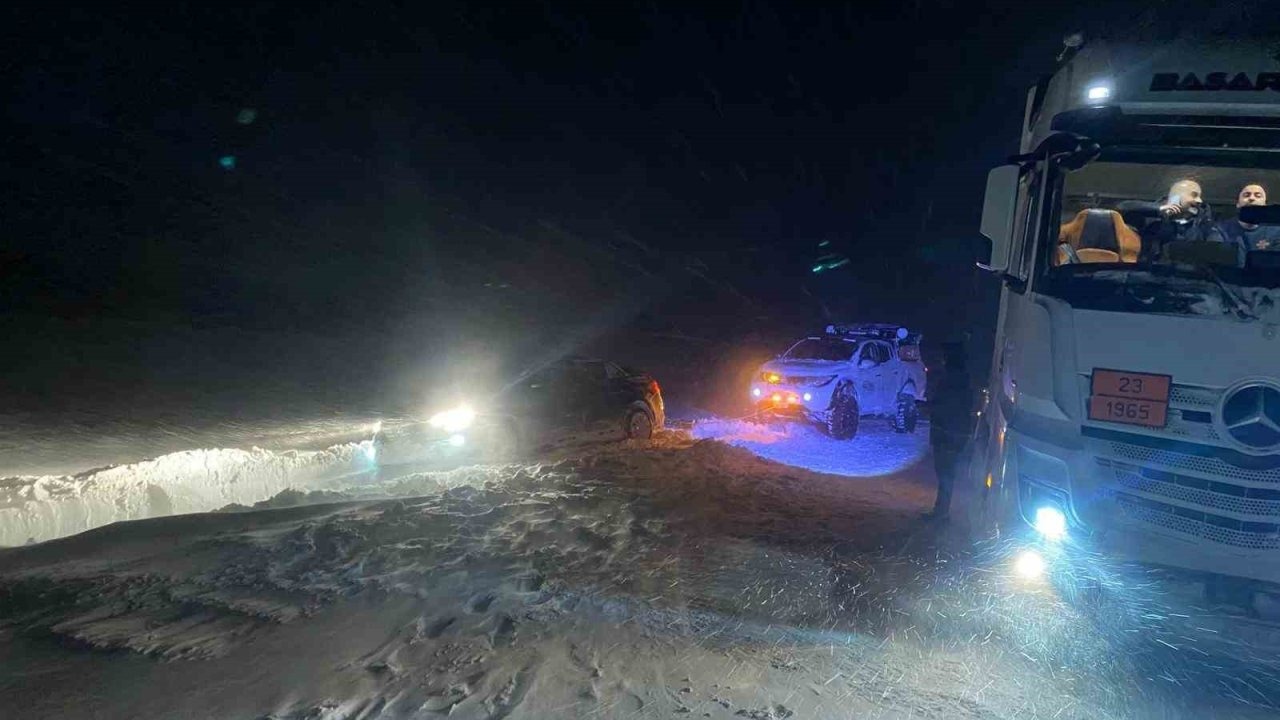 Erzurum’da Kar Esareti: Mahsur Kalanların İmdadına Off-Road Ekipleri Koştu
