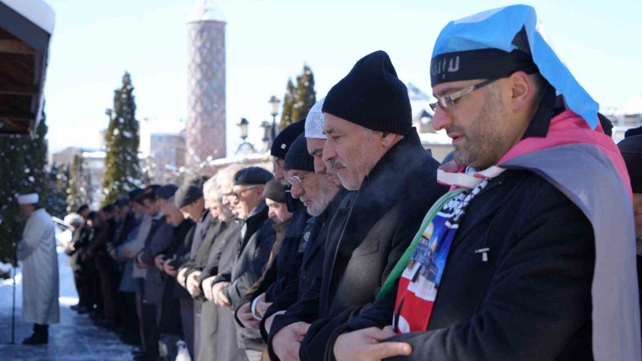 Erzurum’da şehitler için gıyabi cenaze namazı
