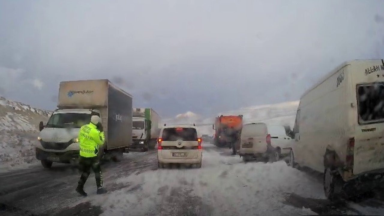Erzurum’da Şiddetli Tipi çevre illerle olan ulaşımı aksatıyor