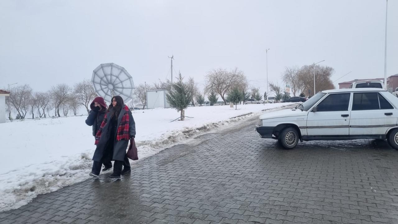 Iğdır’da Sabah Saatlerinde Kar Yağışı ve Sis Etkili Oldu