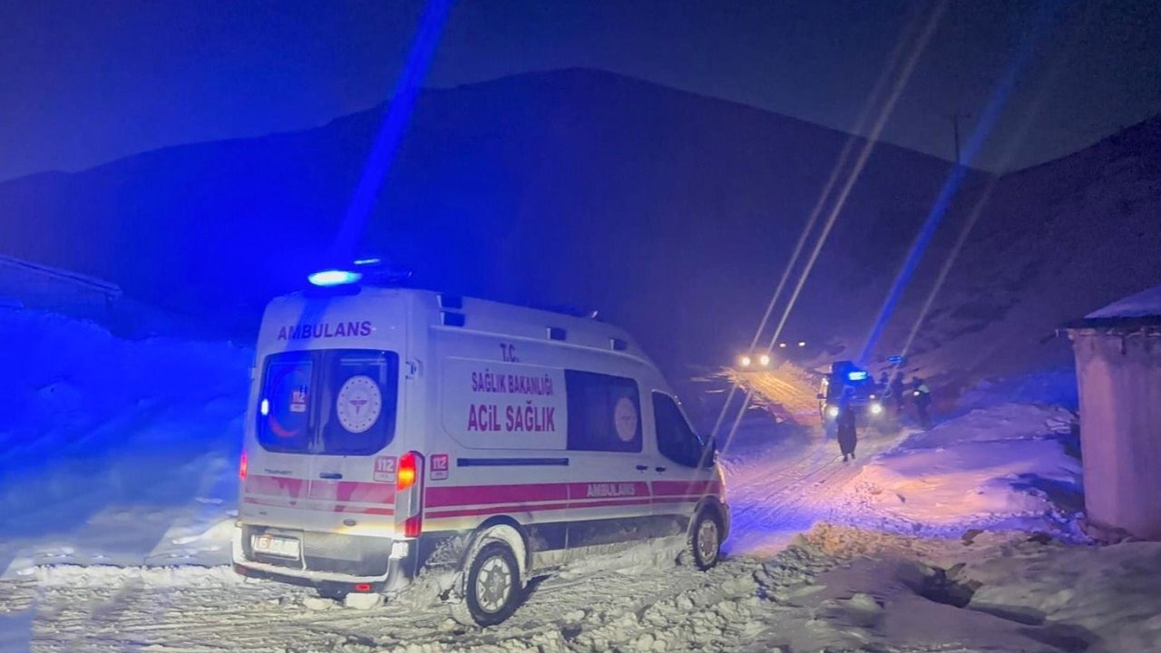 İran Sınırında Kar ve Çığla Mücadele: İki Hasta 5 Saatlik Operasyonla Kurtarıldı