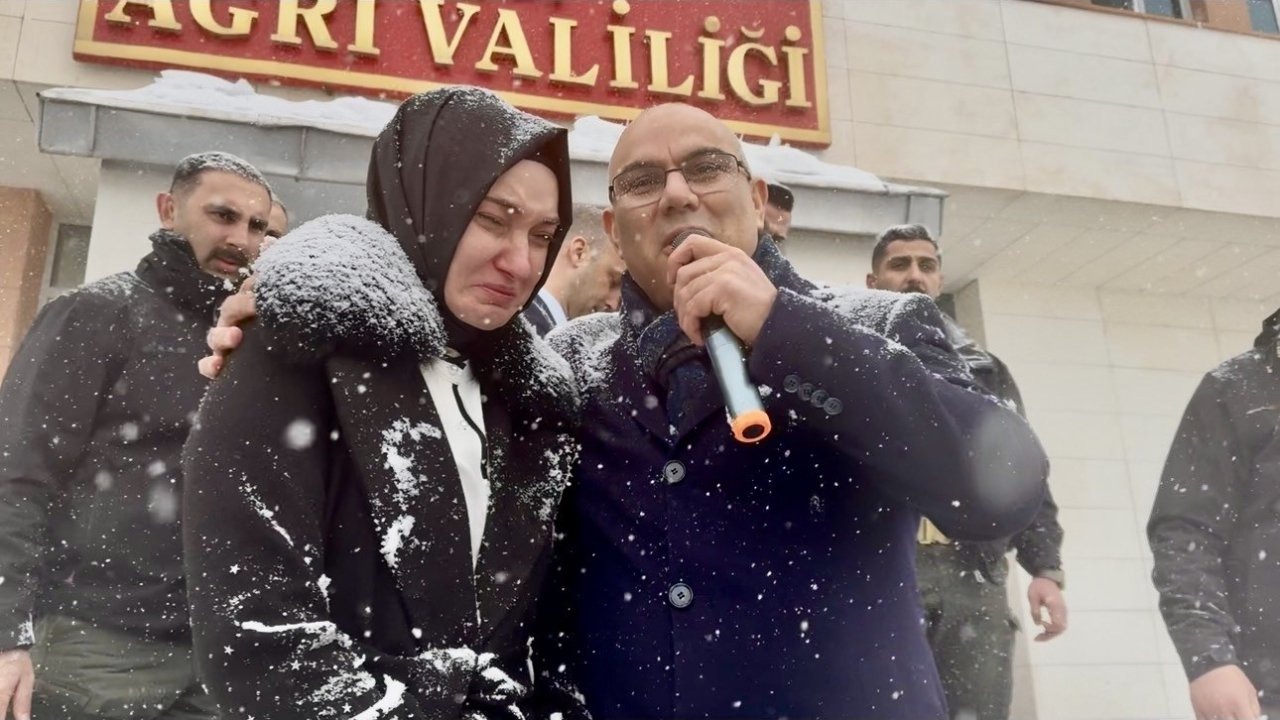 Kar ve fırtınaya rağmen vefa: Ağrı, Vali Koç’u gözyaşlarıyla uğurladı