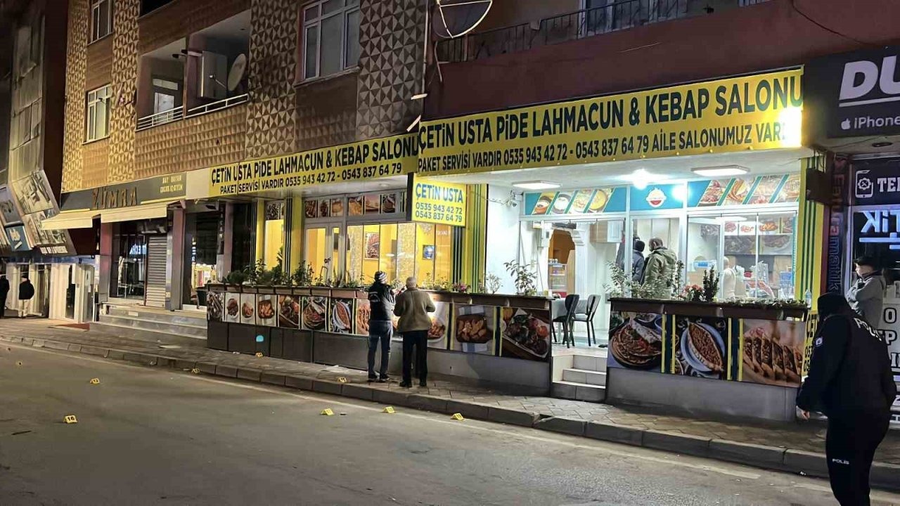 Kebapçıya kurşun yağdırdılar: 2 yaralı