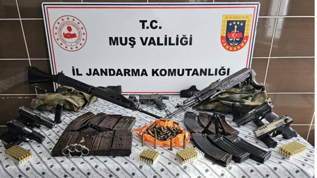 Malazgirt'te Silah Kaçakçılarına Darbe: Çok Sayıda Mühimmat Ele Geçirildi