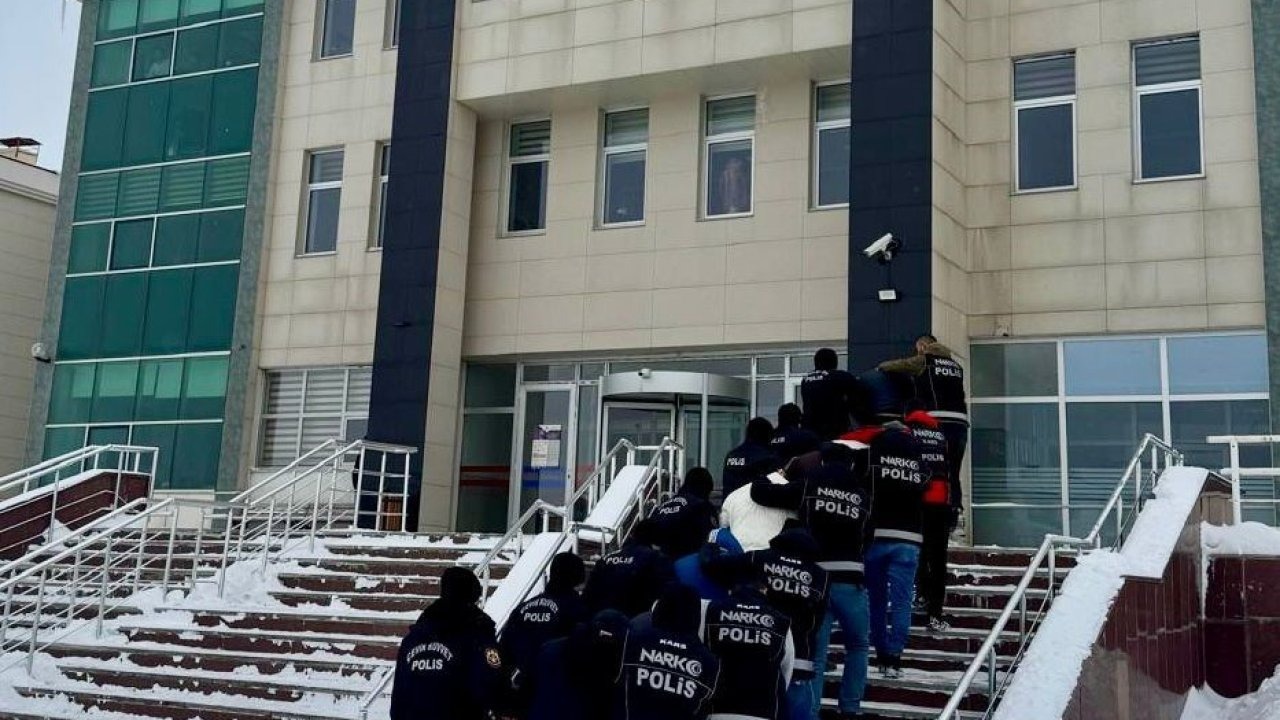 Sarıkamış’ta Uyuşturucu Operasyonu: 5 Kişi Tutuklandı